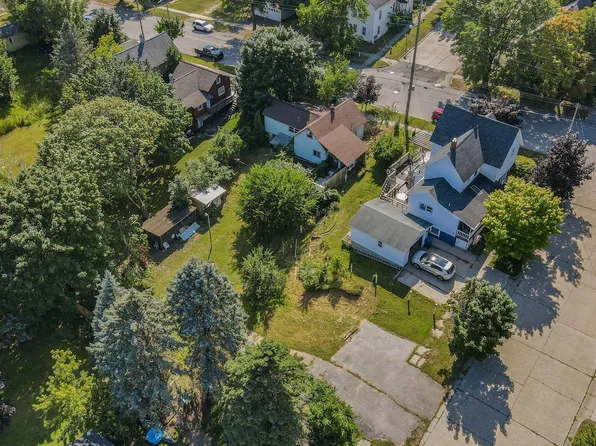 705 Davis St, Manistee, MI 49660