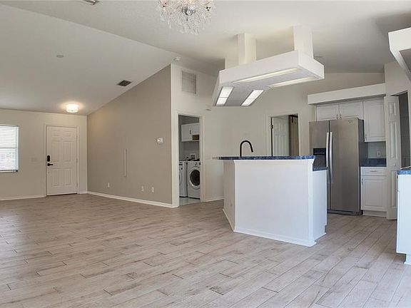 3rd image of 4915 BARCELONA AVENUE
