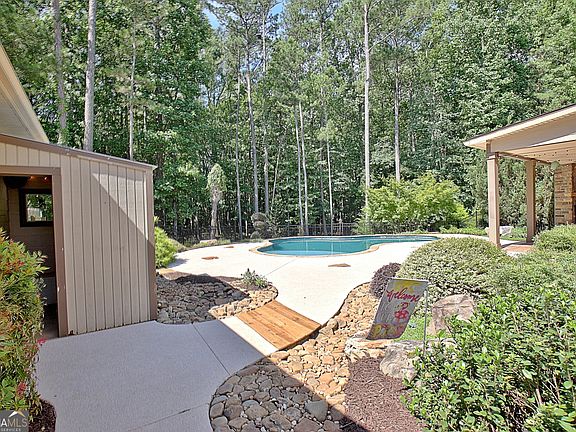 3rd image of 177 Rock House Estates Dr