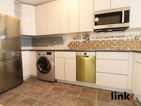 2nd image of 140 W 136th St #2