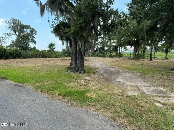 16162 Bali Rd, Pearlington, MS 39572