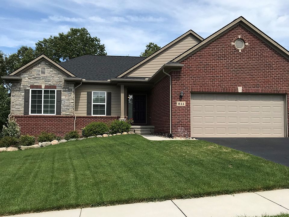 1st image of 811 Phillips Dr