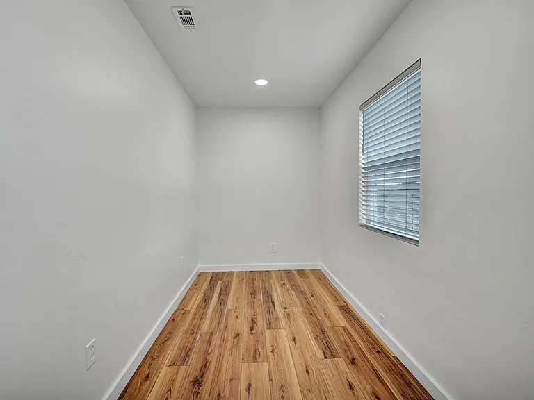 3712 Amelia Dr — Photo 11