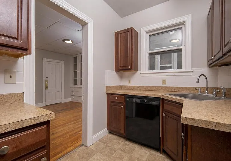 489 Hamilton St #2 — Photo 2
