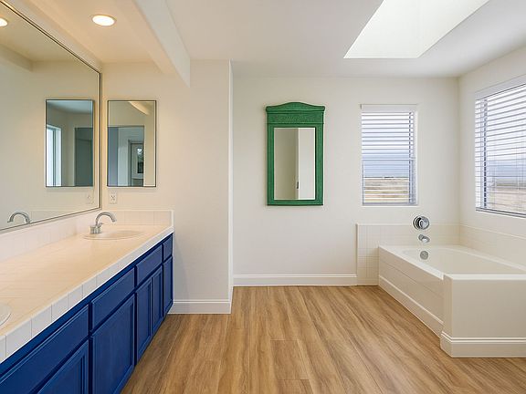 4th image of 381 Highland Dr #2