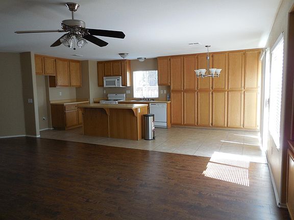 3rd image of 1412 Oak Haven Way