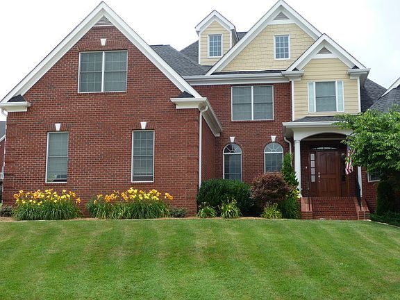 Front on Claudes Creek Drive
						:
						Landscaping and yard kept up professionally