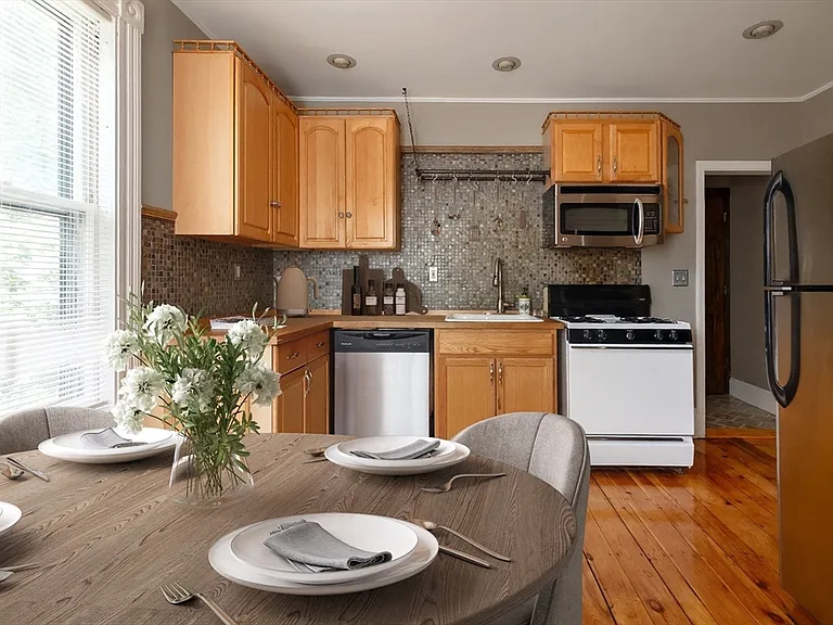 327 Lafayette St #2 — Photo 4