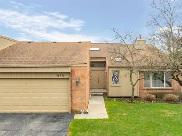 36740 Tanglewood Ln, Farmington, MI 48331