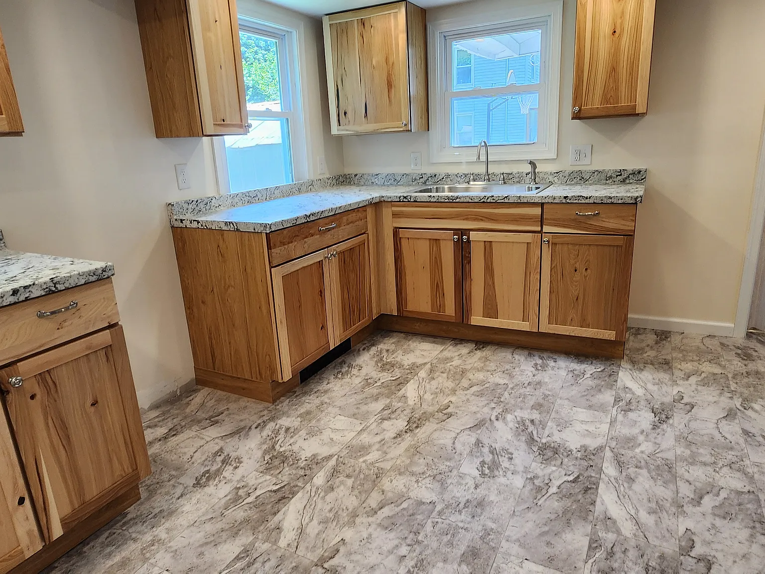 3 bed, 1040 sqft, $2,000 — Photo 2