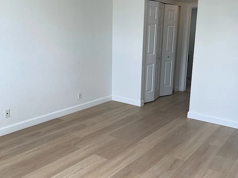 6770 Indian Creek Dr — Photo 10