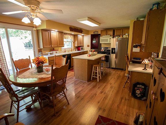 4th image of 20365 Weller Ave