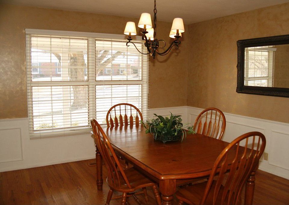 2nd image of 337 Greenbriar Ln