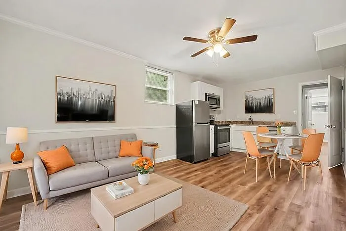 1 bed, 1.0 bath, 1000 sqft, $1,095 — Photo 2