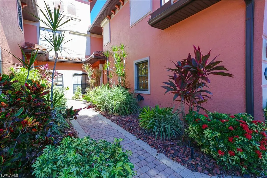 2 bed, 2.0 bath, 1800 sqft, $7,500 — Photo 3