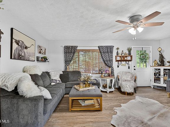 3rd image of 4908 Heather Pl
