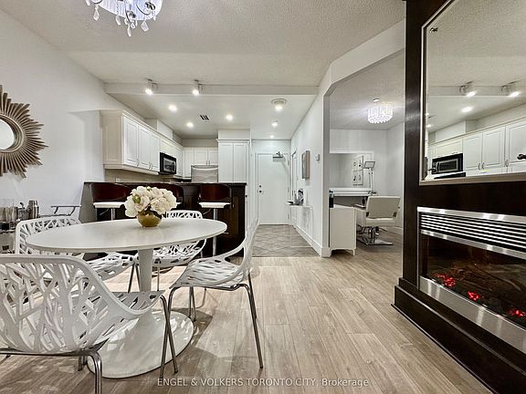 3rd image of 393 King St W #706