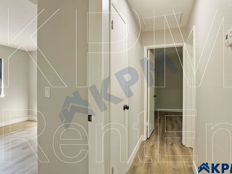 Stamford Court Apartments — Photo 9