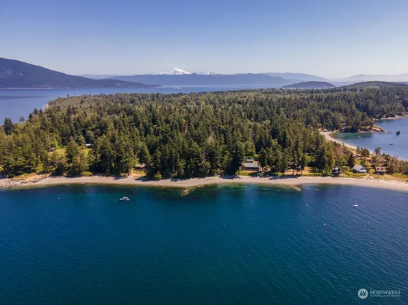 2225 Leadbetter Place, Sinclair Island, WA 98221