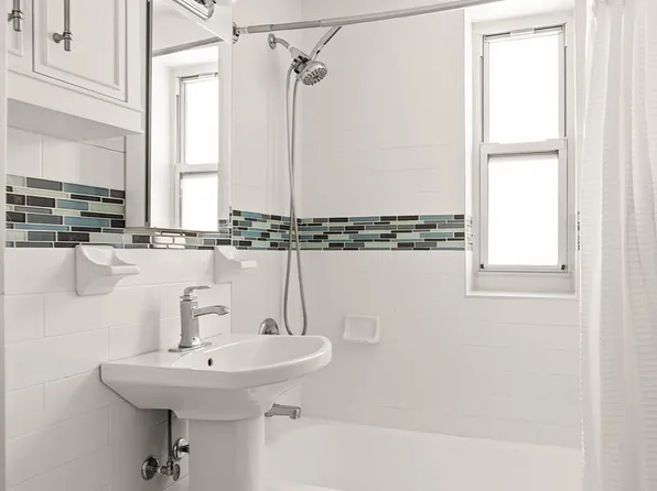 33-15 81st Street 5F image 5 of 6