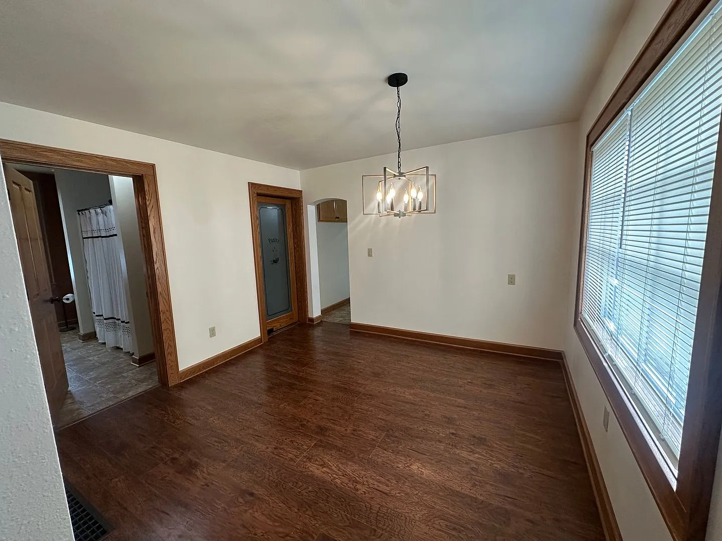 200 N Lincoln St — Photo 4