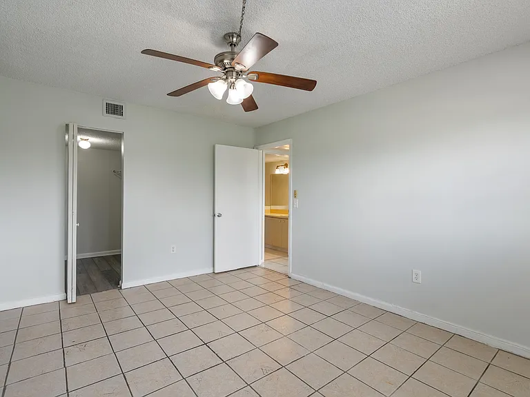 701 NW 19th St #306 — Photo 8