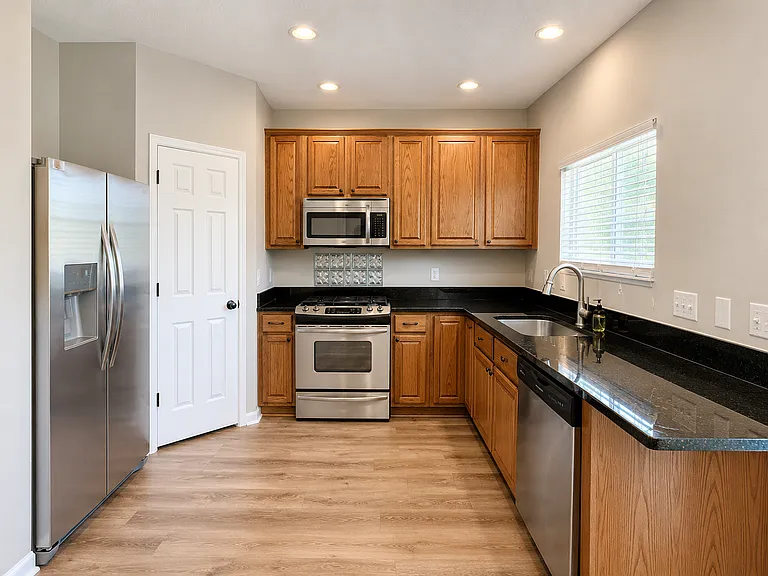 6896 Derby Run Dr — Photo 5