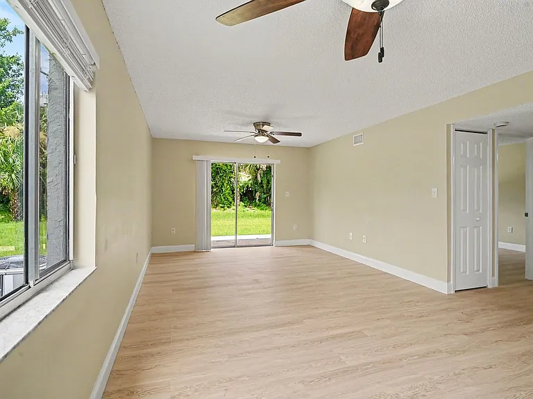 2290-2296 Fox Hollow Dr — Photo 6