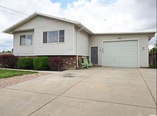 8790 S Royal Crest Dr, West Jordan, UT 84088