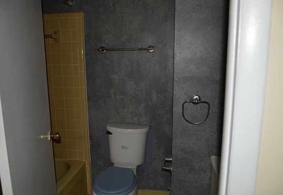 4th image of 234 Aqueduct Dr #1