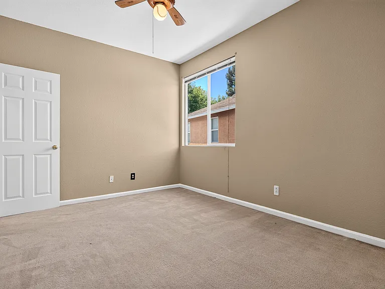 5230 Bay St — Photo 47