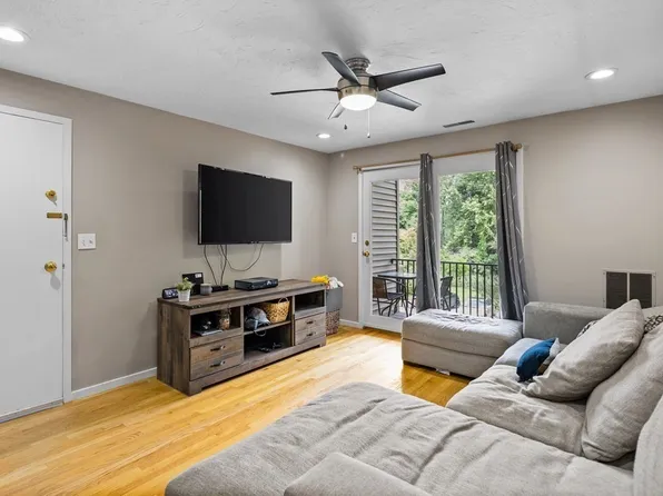 189 Littleton Rd Unit 44, Chelmsford, MA 01824