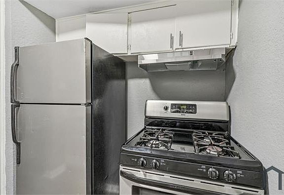 5th image of 2534 Clara Ln