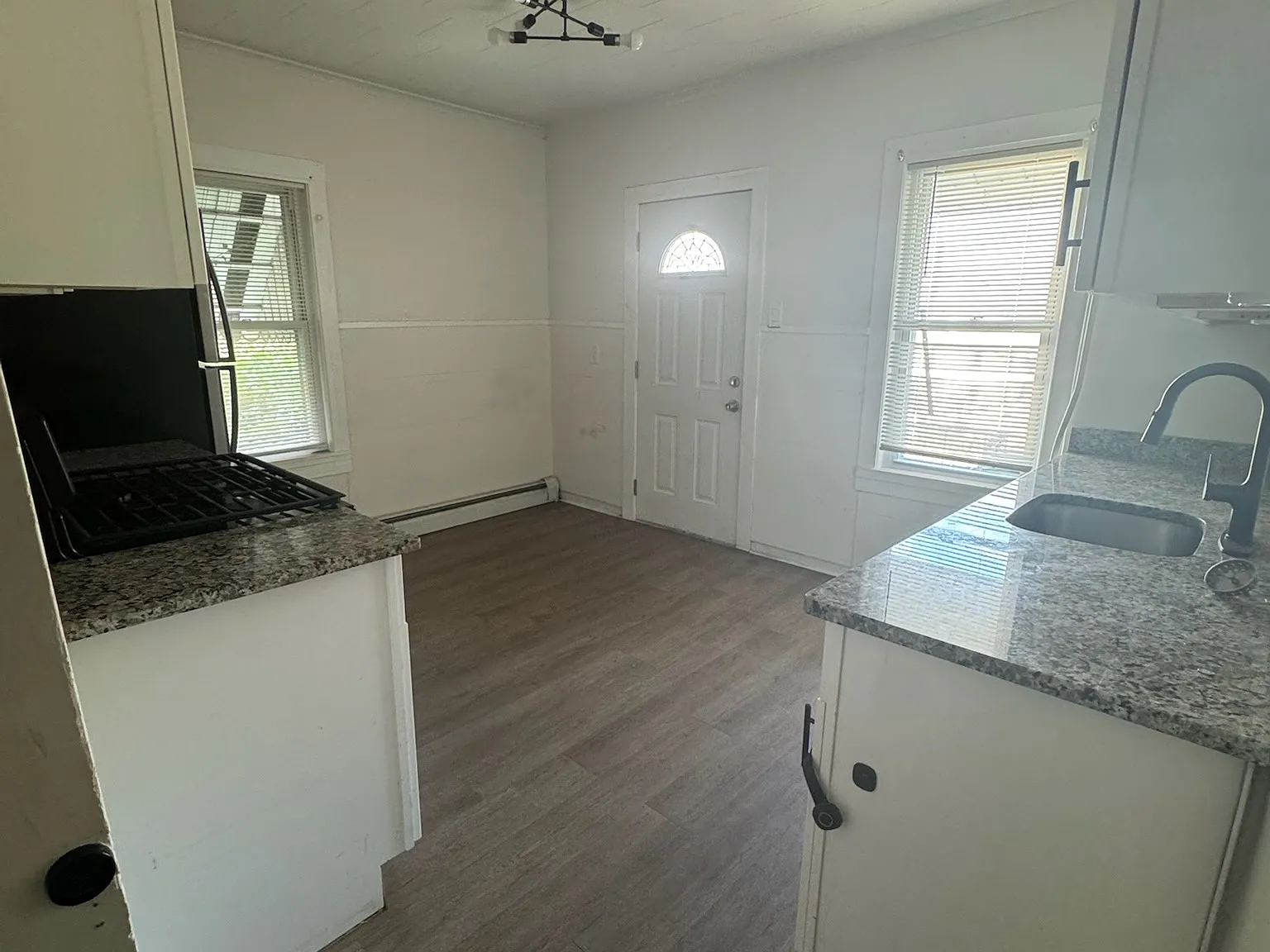 3 bed, 1.5 bath, 2000 sqft, $1,550 — Photo 2