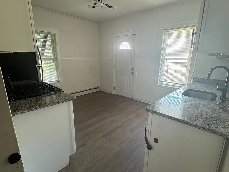 1436 N Sumner Ave — Photo 2