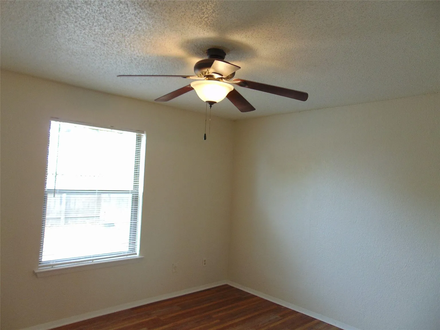 2 bed, 2.0 bath, 1998 sqft, $1,775 — Photo 3