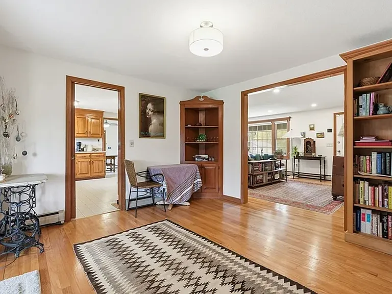 73 N Maple St — Photo 6