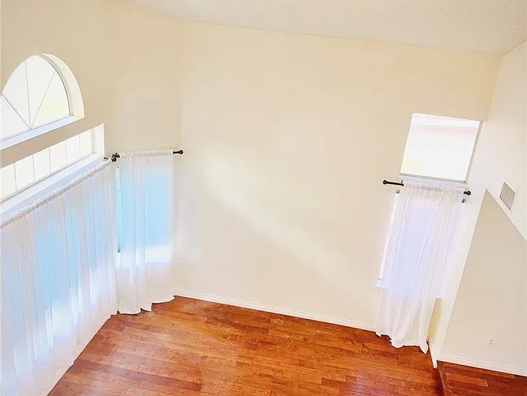 8405 Justine Ct — Photo 17