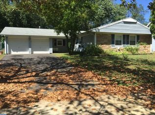 10 E River Dr, Willingboro, NJ 08046