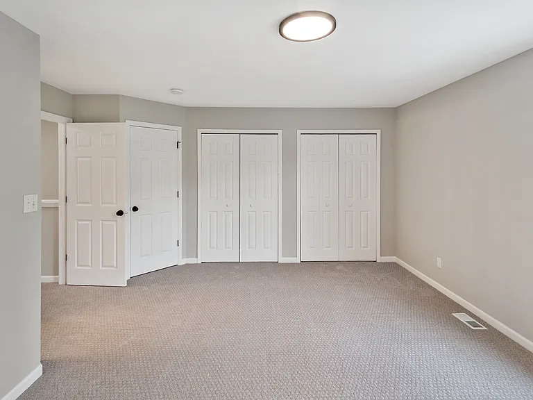 1320 E Arnold St — Photo 8