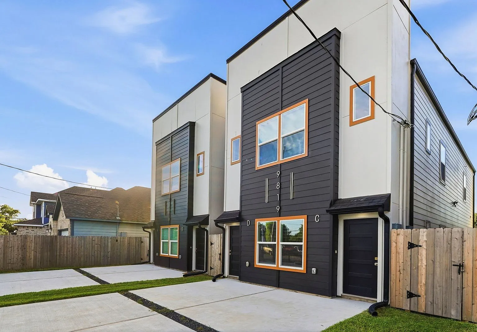 3 bed, 2.0 bath, 1130 sqft, $1,800 — Photo 3