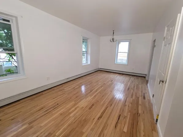 (undisclosed Address), Rockaway Beach, NY 11693