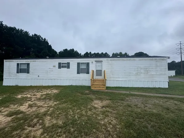 507 Seahorse Rd #316, Hope Mills, NC 28348