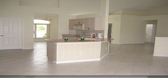 4th image of 100 Saratoga Blvd W