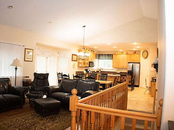 Living room& kitchen/dining 