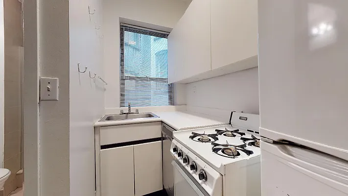 Rented by Bond New York | media 17