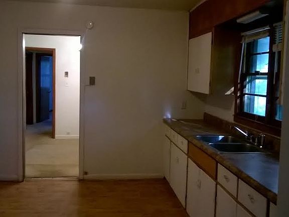 2nd image of 1106 Parish St