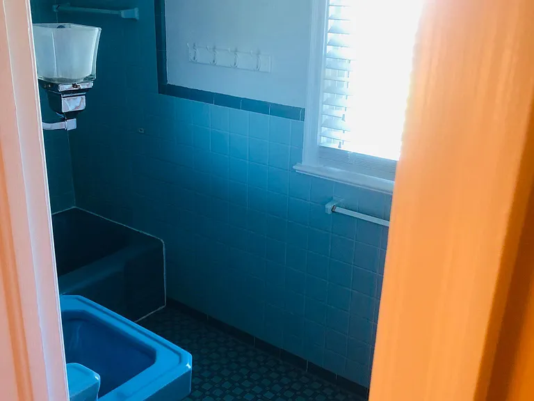 2nd Floor Full Bathroom