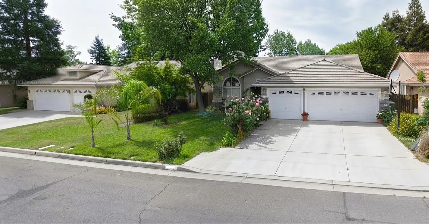 N Whitney Ave, Fresno — Photo 1