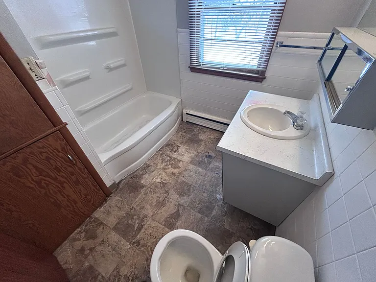 265 Viking Dr — Photo 8
